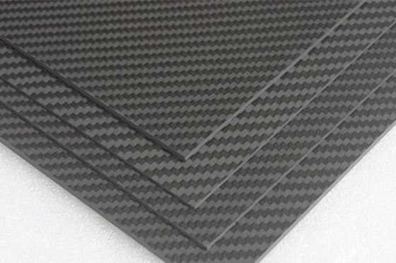 RC Quadcopter Motorları için 200*300mm Parlak Twill 3K Karbon Fiber Güçlendirilmiş Kompozit Yaprak