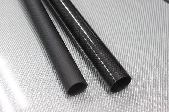 Küçük OD Yuvarlak Kompozit Karbon Fiber Tube Booms 9mm 10mm 11mm 12mm 14mm 15mm 16mm